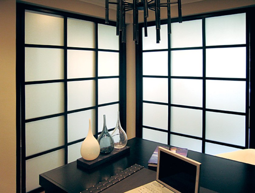 Угловая перегородка в японском стиле с матовым стеклом Лесосибирск