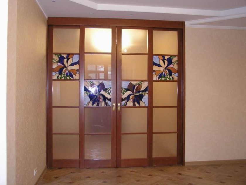 Перегородка с цветными стеклянными вставками Лесосибирск