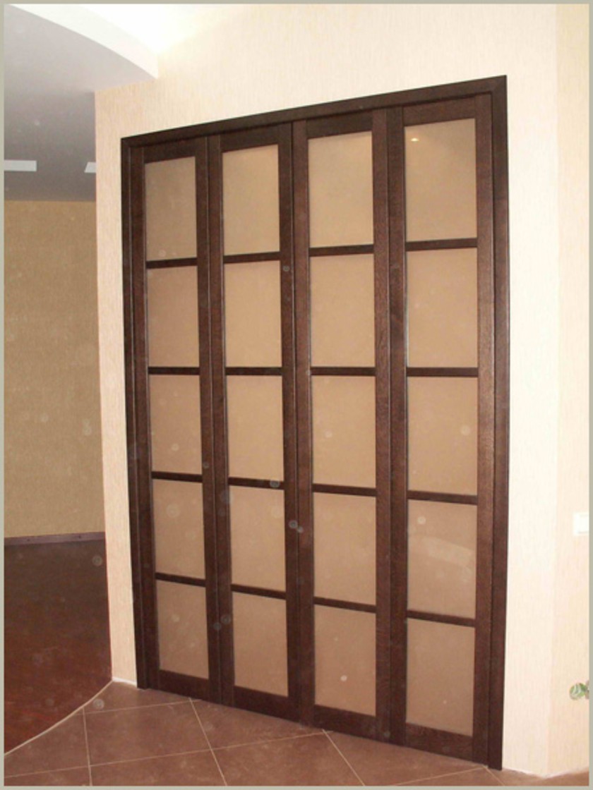 Двери гармошка с матовым стеклом и накладными разделителями Лесосибирск