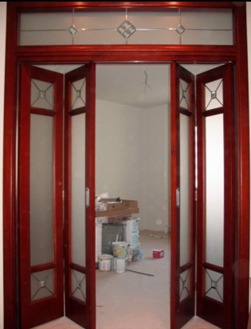 Дверь гармошка с декоративными стеклянными вставками Лесосибирск