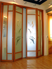 Двери гармошка с матовым рисунком цветок Лесосибирск